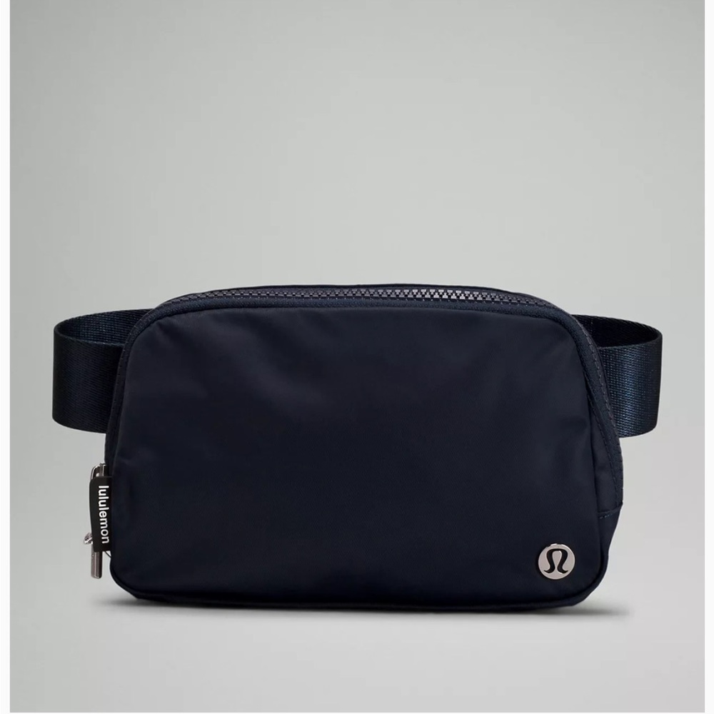NWT Black Lululemon Everywhere Belt Bag